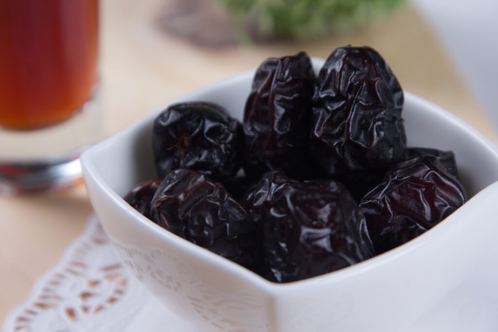 benefits of ajwa dates,prophetic medicine,holistic health,natural medicine,hadith on dates,quran and sunnah,dates,ajwa,medjool,date milkshake recipe