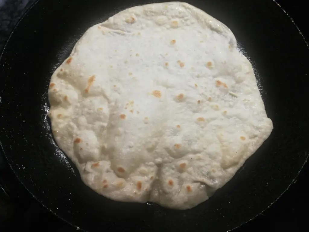 Kamerada mini yubka kiygan yapon ayollari