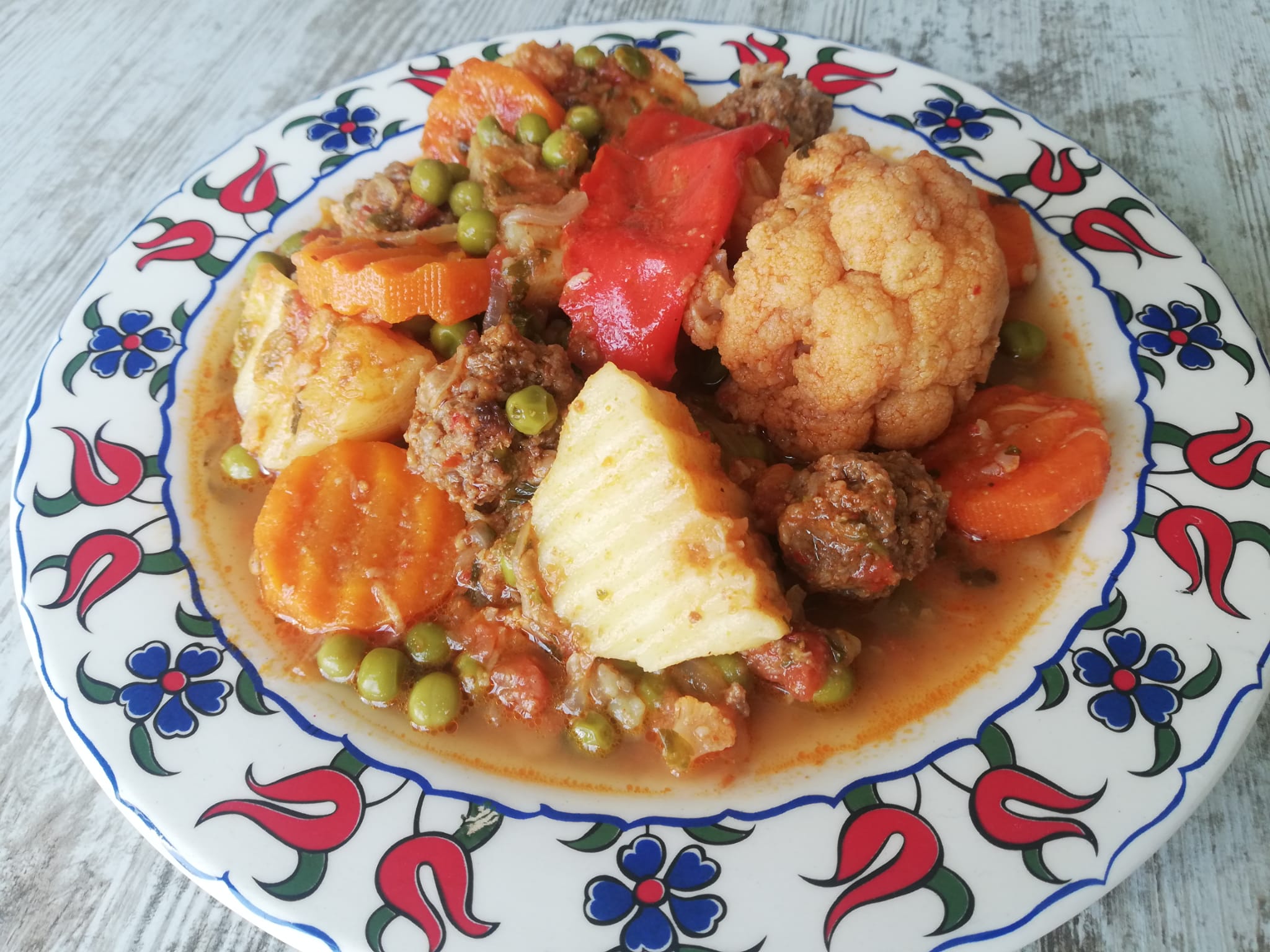vegetable Tagine,Cauliflour Tagine,one pot,family dinners,Moroccan cooking,slow cooking,meatballs